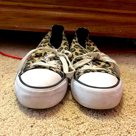 Forever 21, Size 5 shoes, cheetah print - Picture 1 of 4